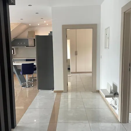 Stylish Spacious In Apartment *