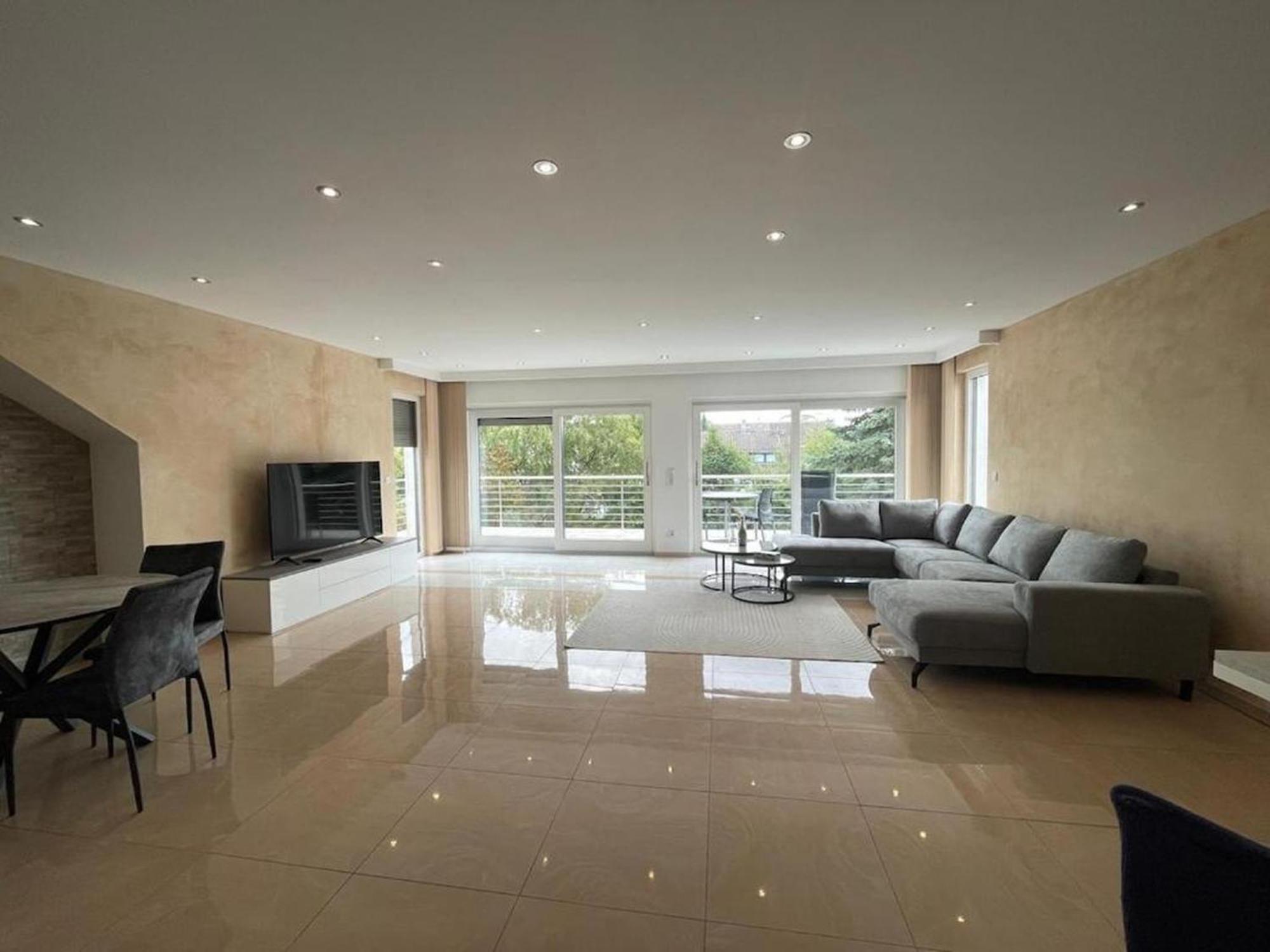 Apartment Stylish Spacious In Düsseldorf